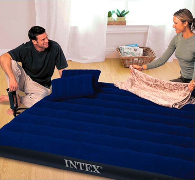 Надувной двухместный матрас с велюровым покрытием Intex 152х203x22 см + 2 подушки и ручной насос Оригинал (intx-68765)